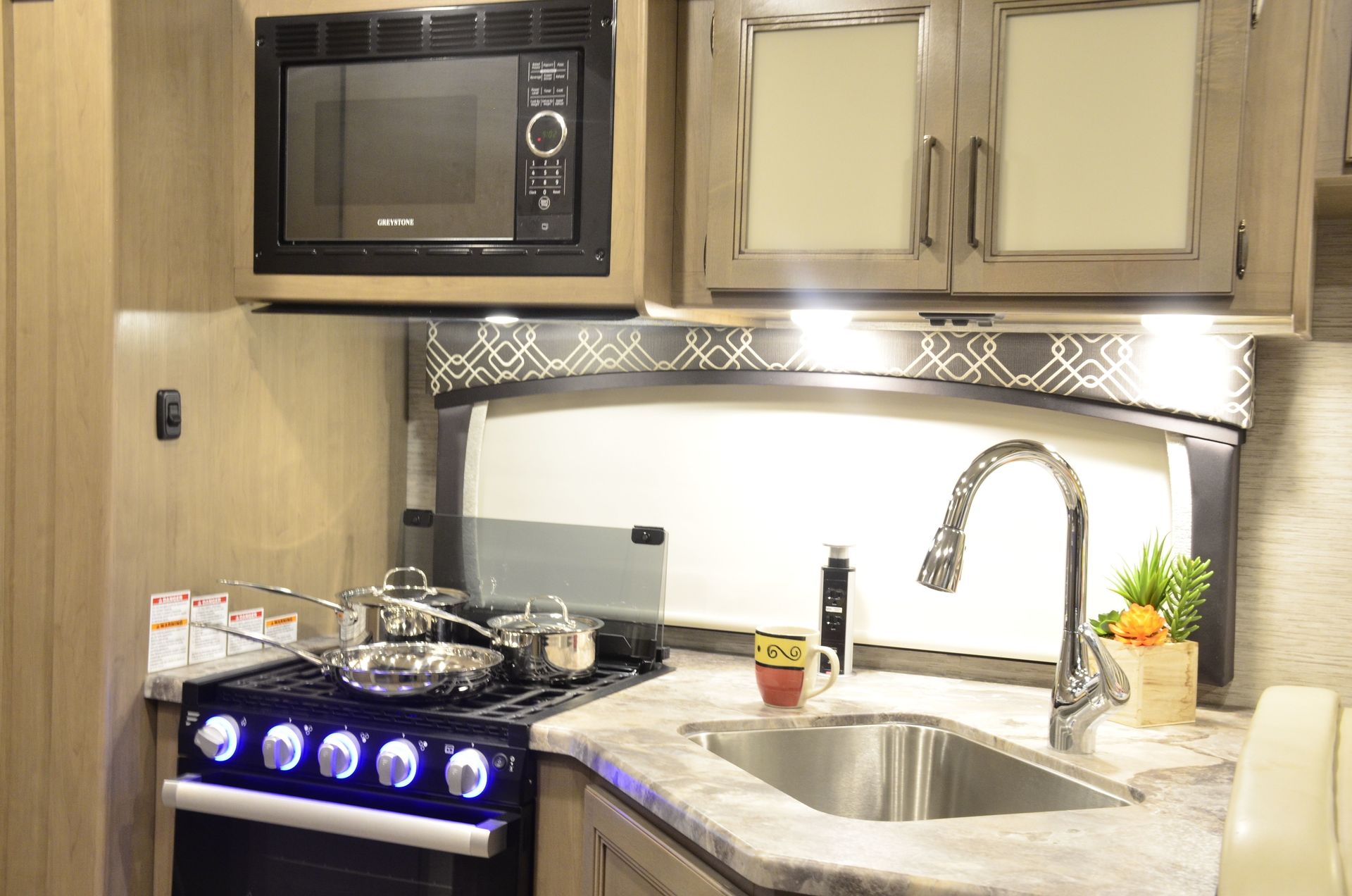 Photo 7 - 2021 Thor Motor Coach Class C Motorhome rental photo 9
