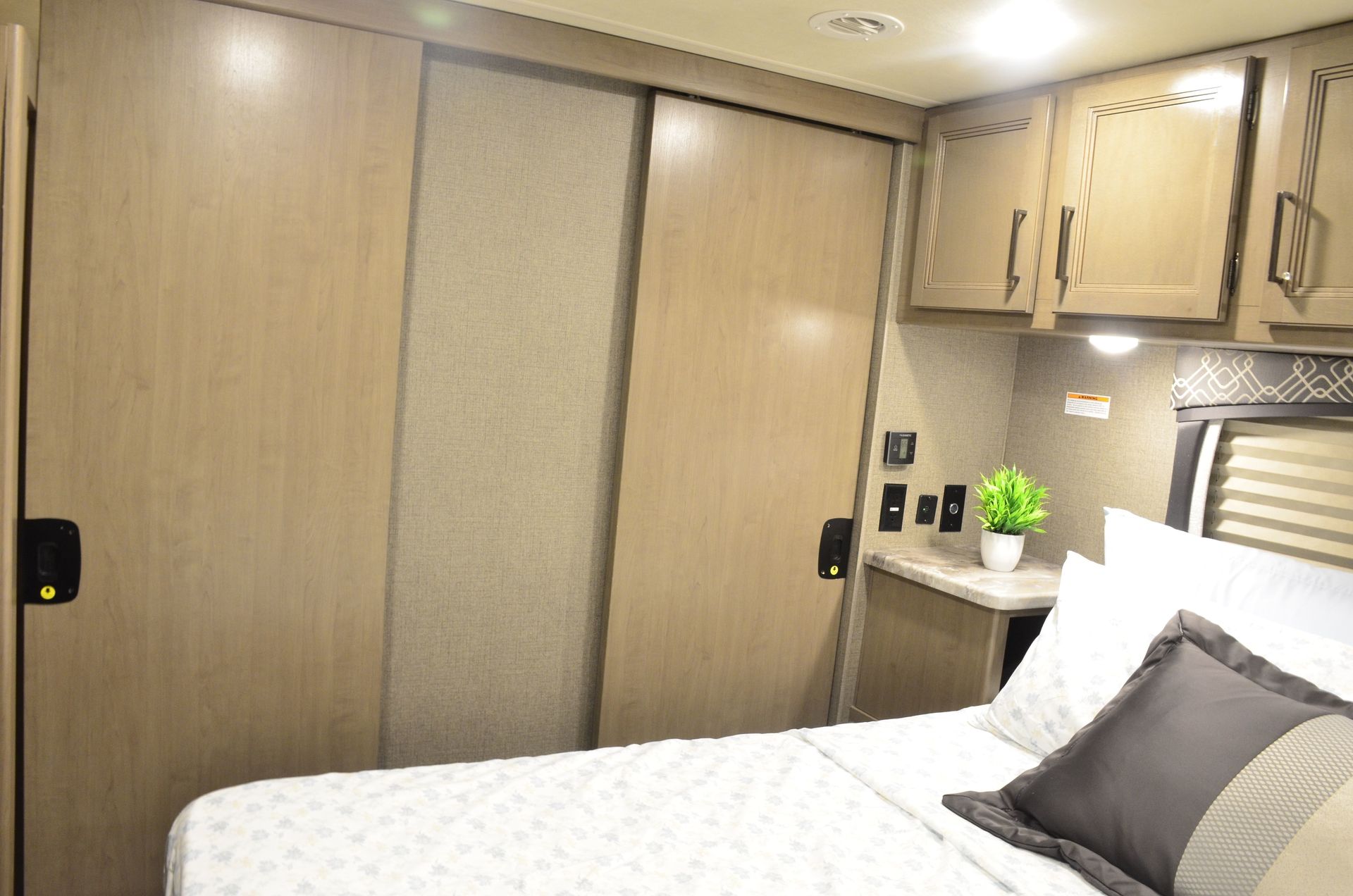 Photo 11 - 2021 Thor Motor Coach Class C Motorhome rental photo 13