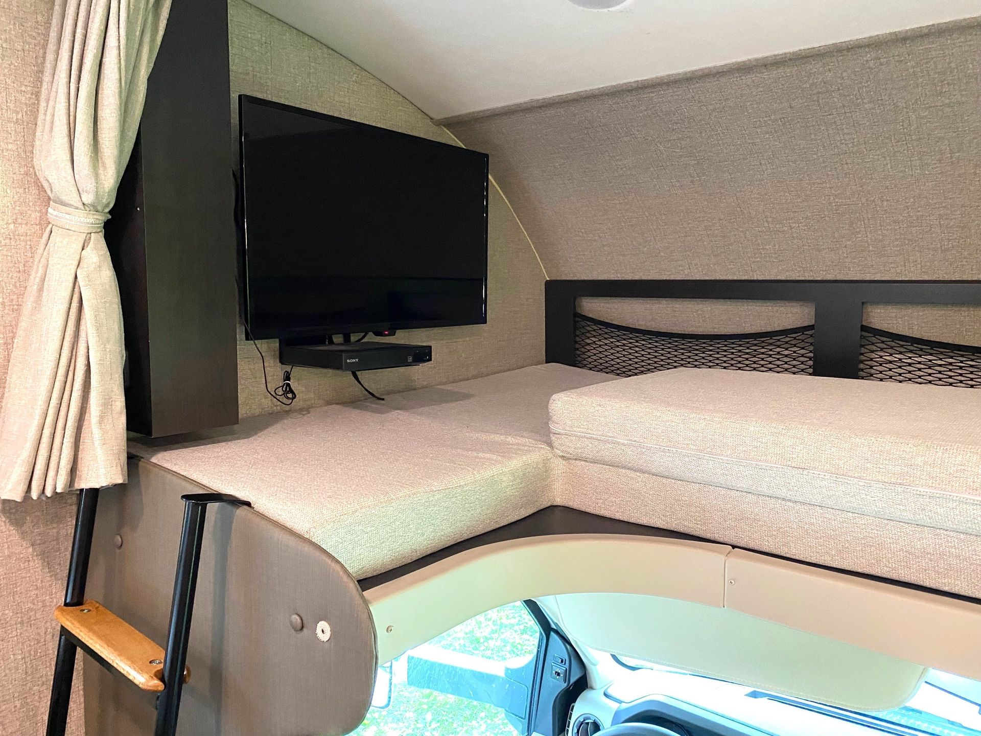 Photo 9 - 2021 Jayco Class C Motorhome rental photo 11