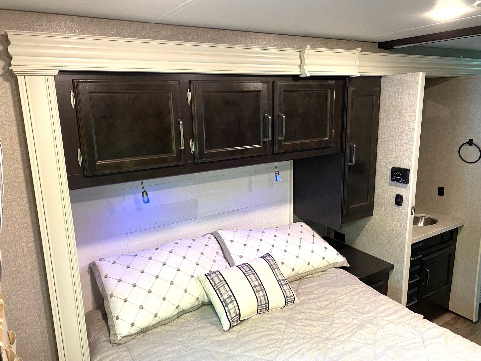 Photo 13 - 2021 Jayco Class C Motorhome rental photo 15