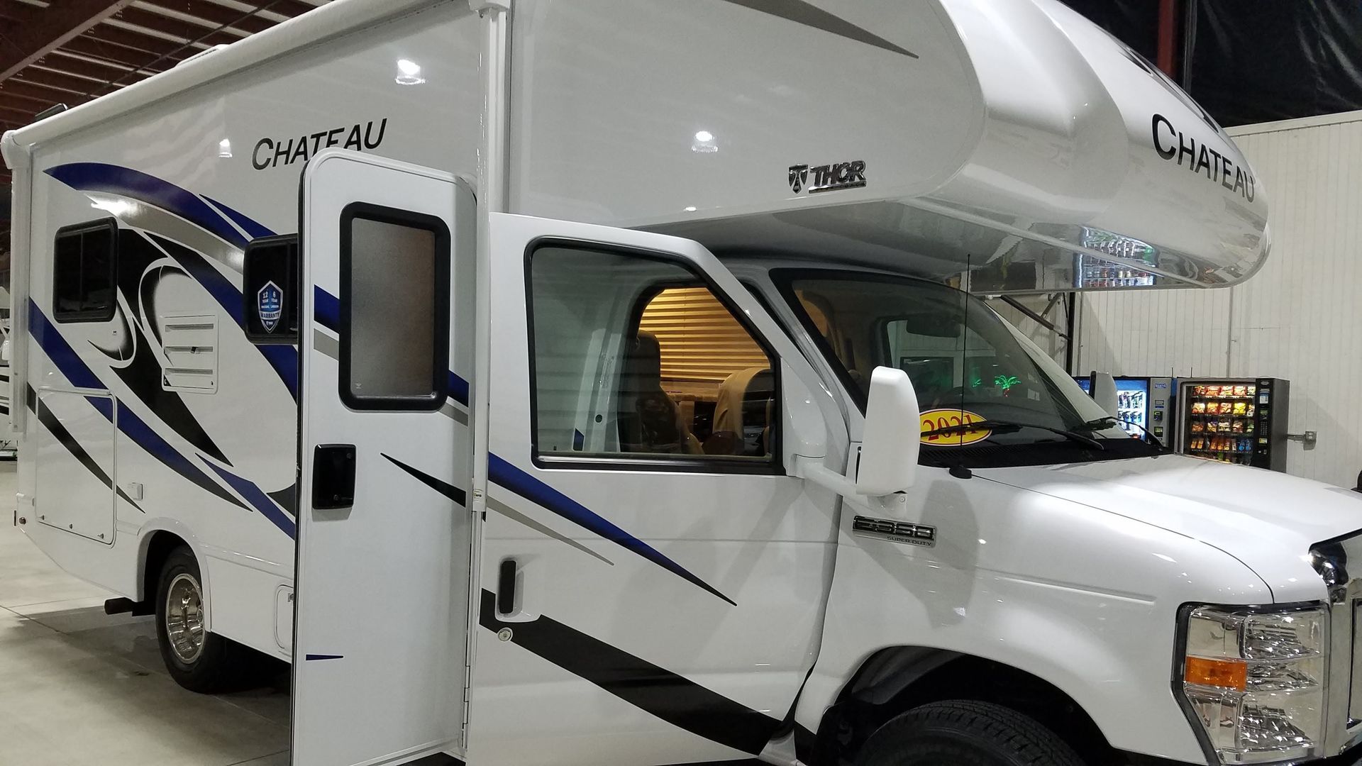 Photo 0 - 2021 Thor Class C Motorhome rental photo 2