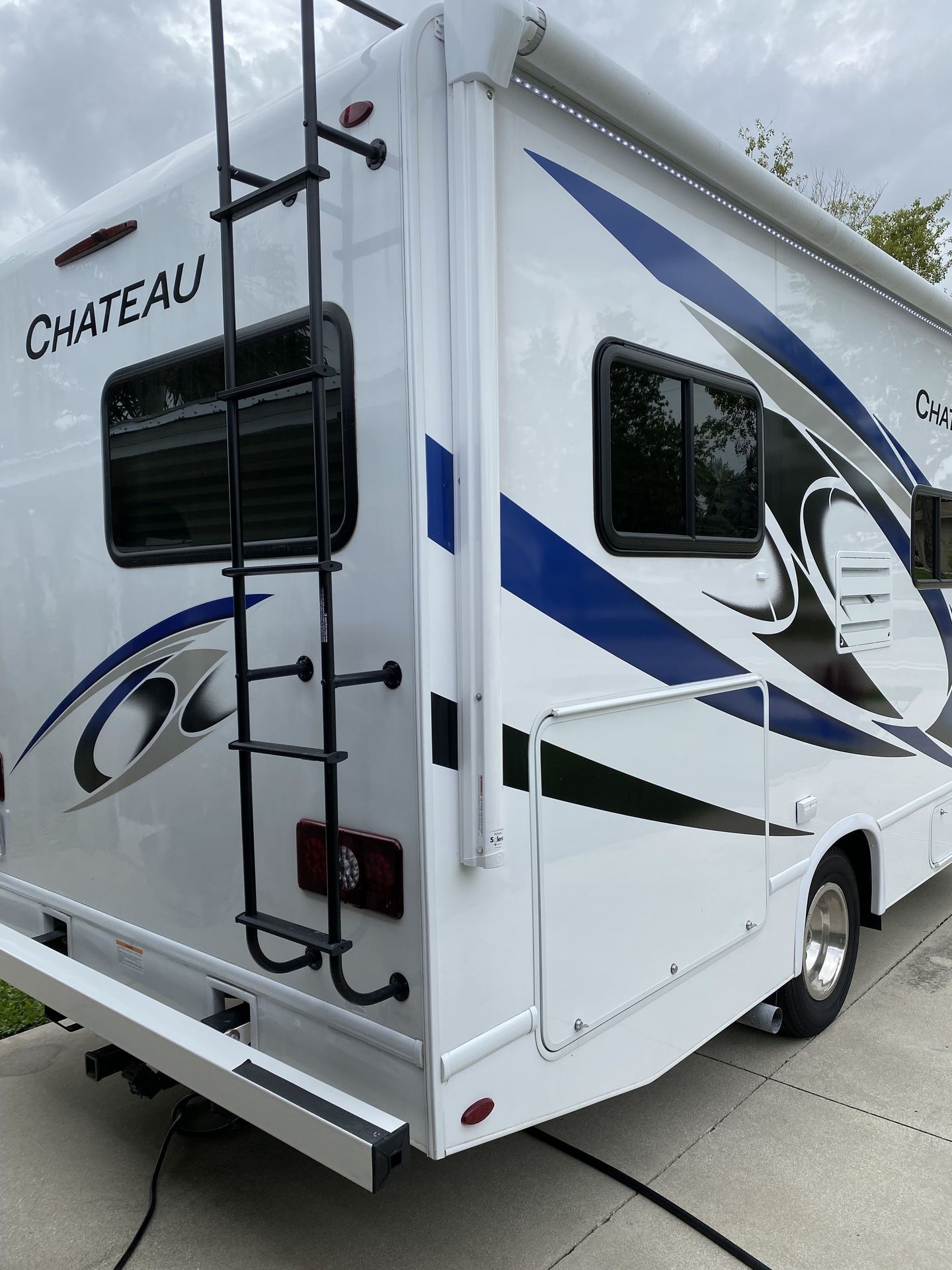 Photo 22 - 2021 Thor Class C Motorhome rental photo 24
