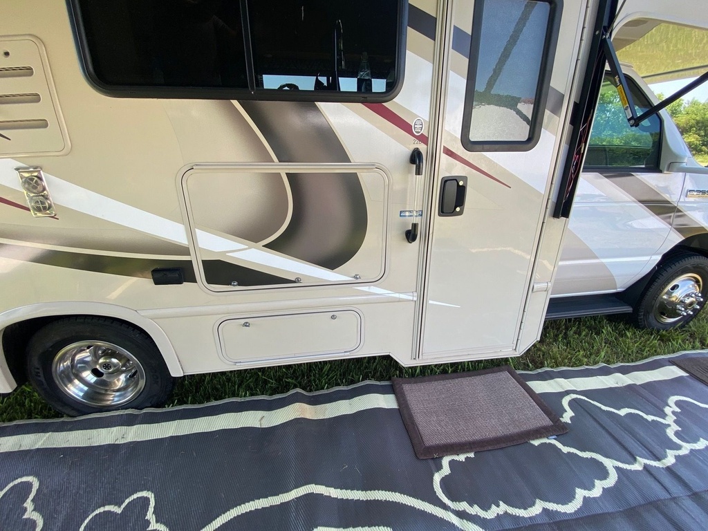 Photo 5 - 2019 Thor Motor Coach Class C Motorhome rental photo 7