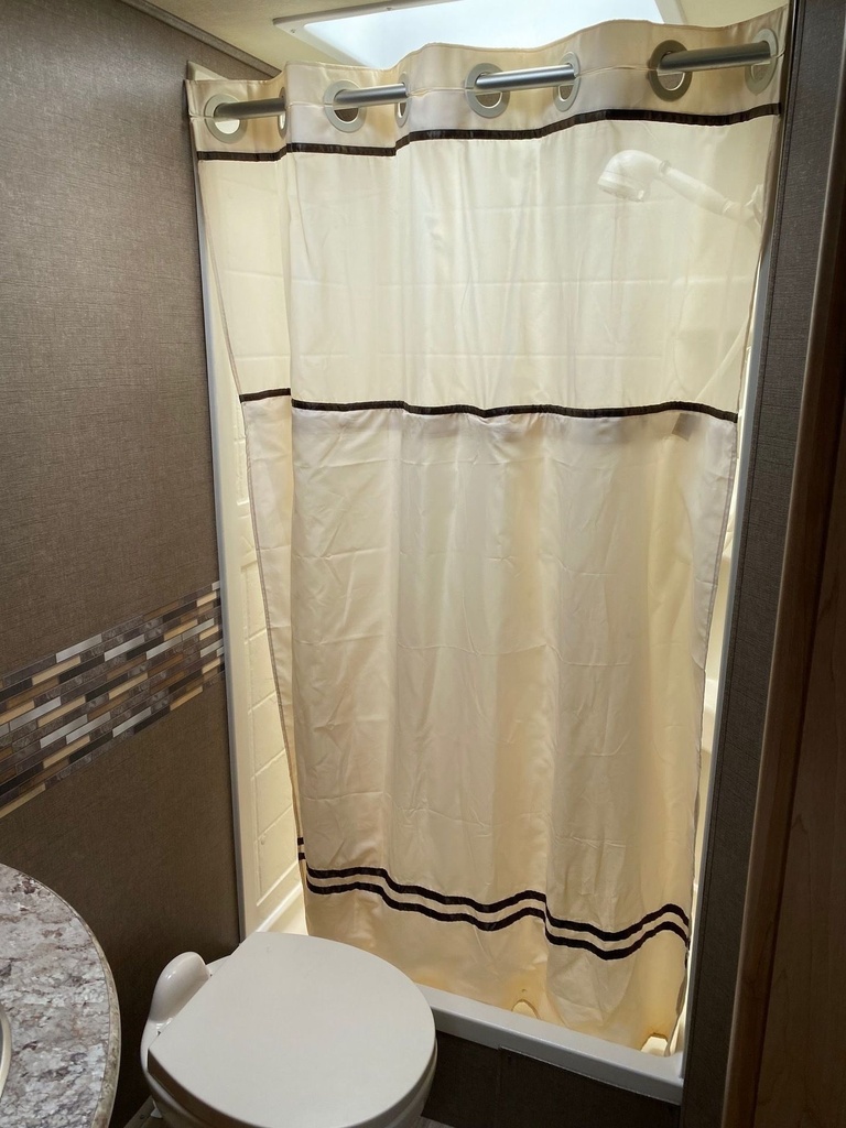 Photo 10 - 2019 Thor Motor Coach Class C Motorhome rental photo 12