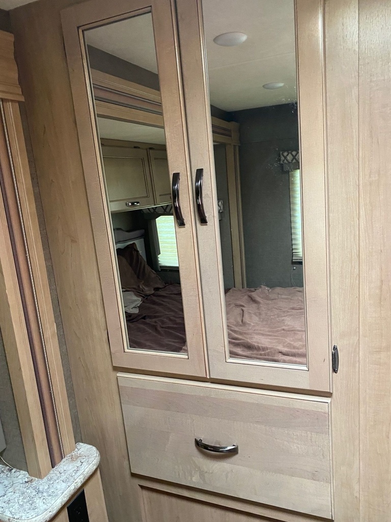 Photo 16 - 2019 Thor Motor Coach Class C Motorhome rental photo 18