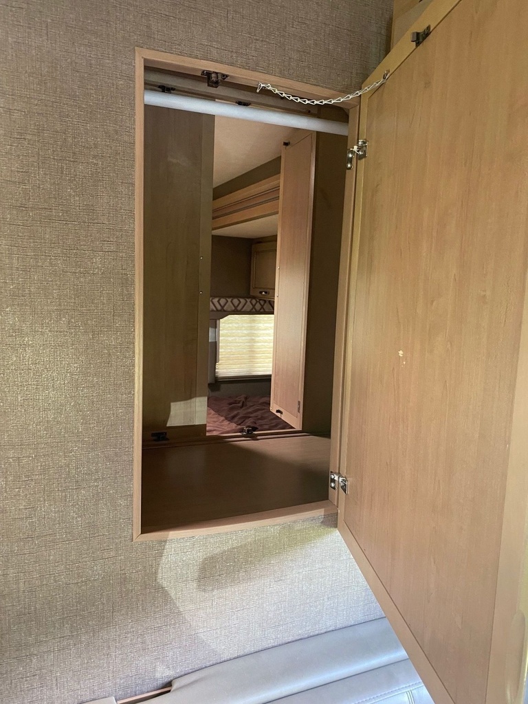Photo 20 - 2019 Thor Motor Coach Class C Motorhome rental photo 22
