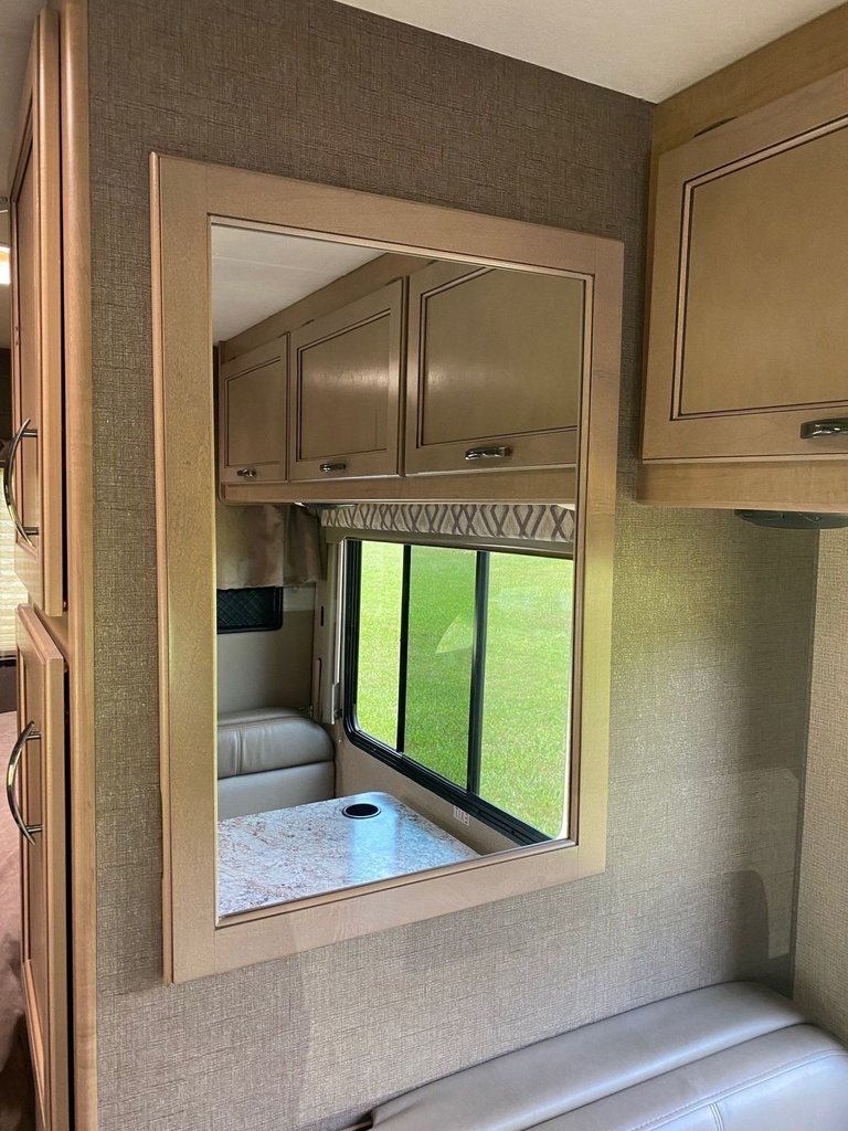 Photo 24 - 2019 Thor Motor Coach Class C Motorhome rental photo 26