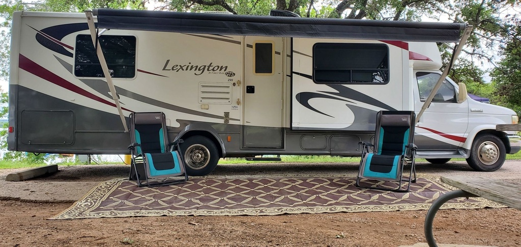 Photo 3 - 2010 Forest River Class C Motorhome rental photo 5