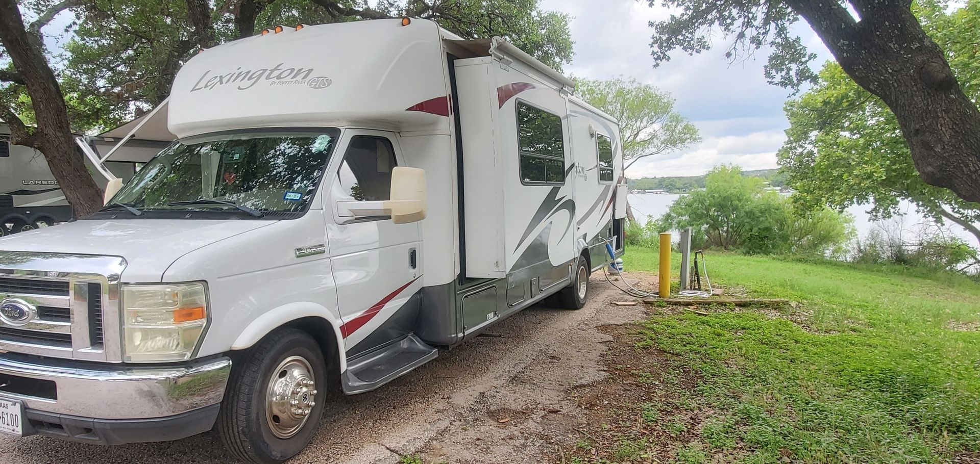 Photo 7 - 2010 Forest River Class C Motorhome rental photo 9