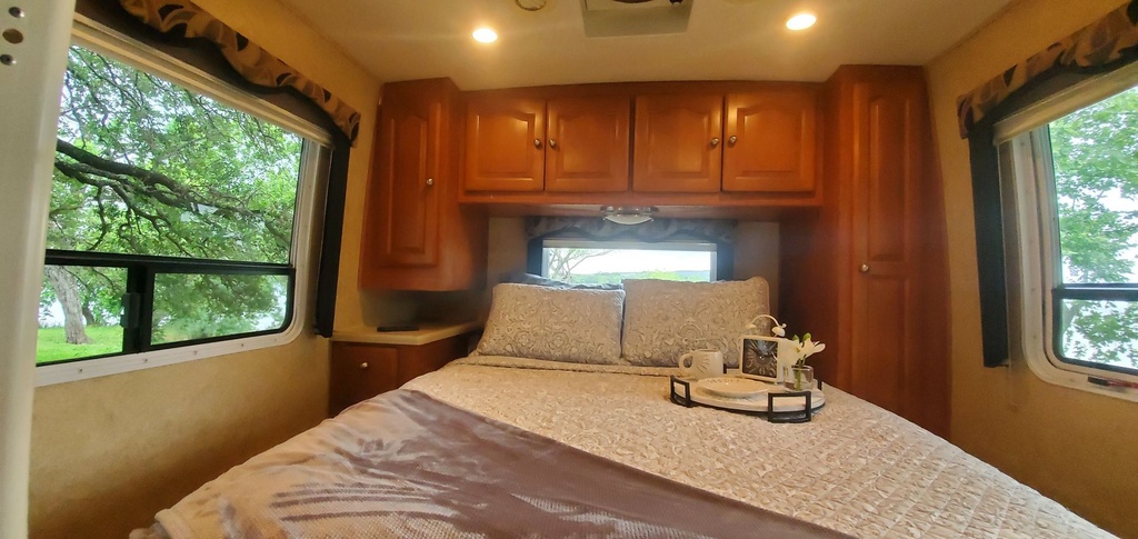 Photo 14 - 2010 Forest River Class C Motorhome rental photo 16