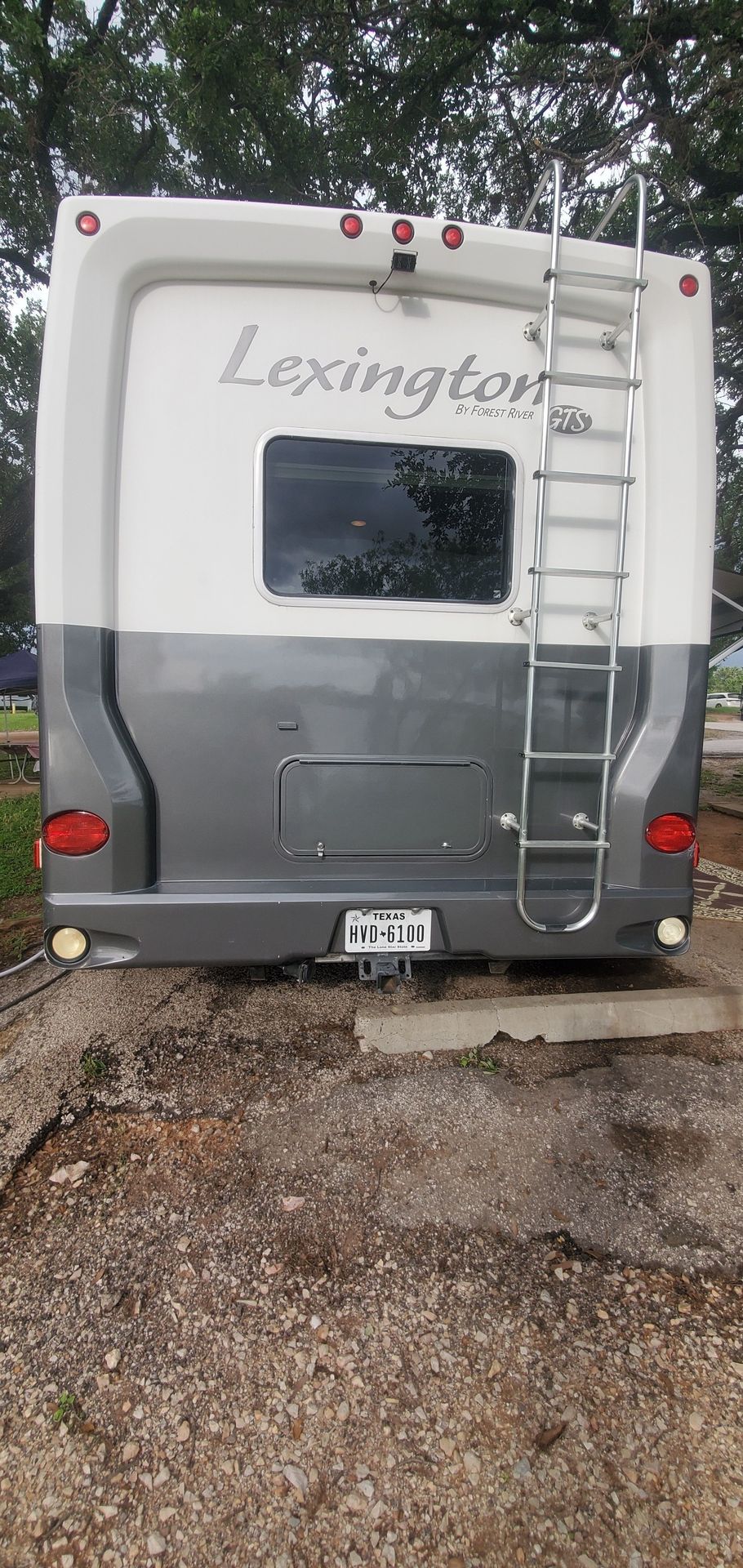 Photo 19 - 2010 Forest River Class C Motorhome rental photo 21