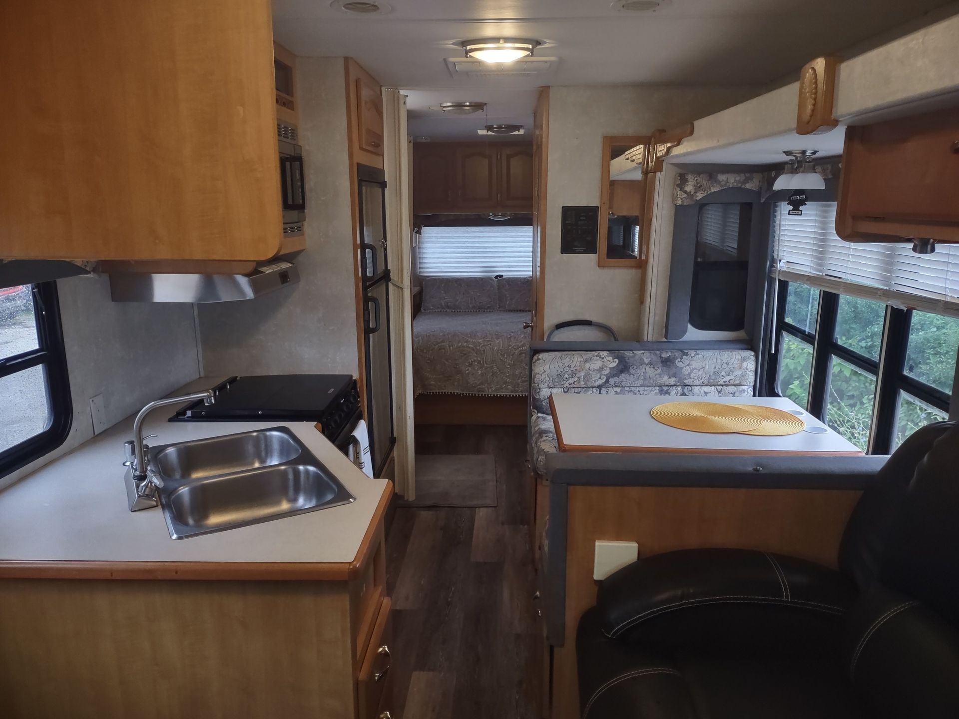 Photo 3 - 2005 Forest River Class C Motorhome rental photo 5