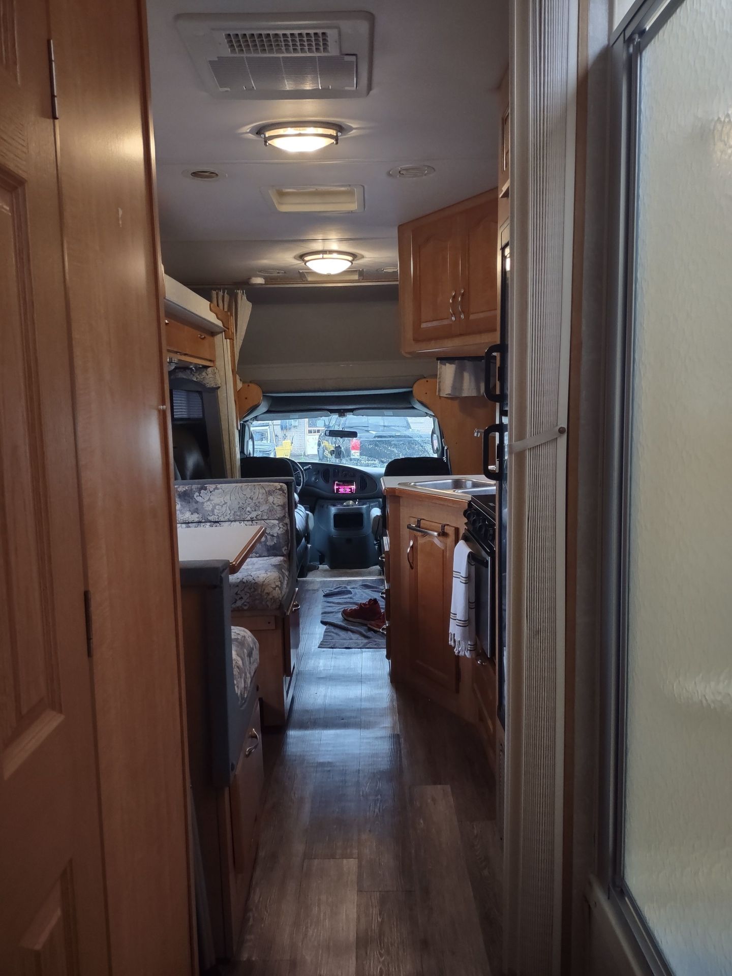 Photo 4 - 2005 Forest River Class C Motorhome rental photo 6