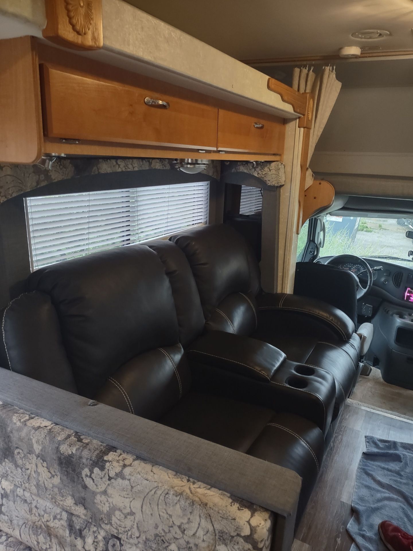 Photo 5 - 2005 Forest River Class C Motorhome rental photo 7
