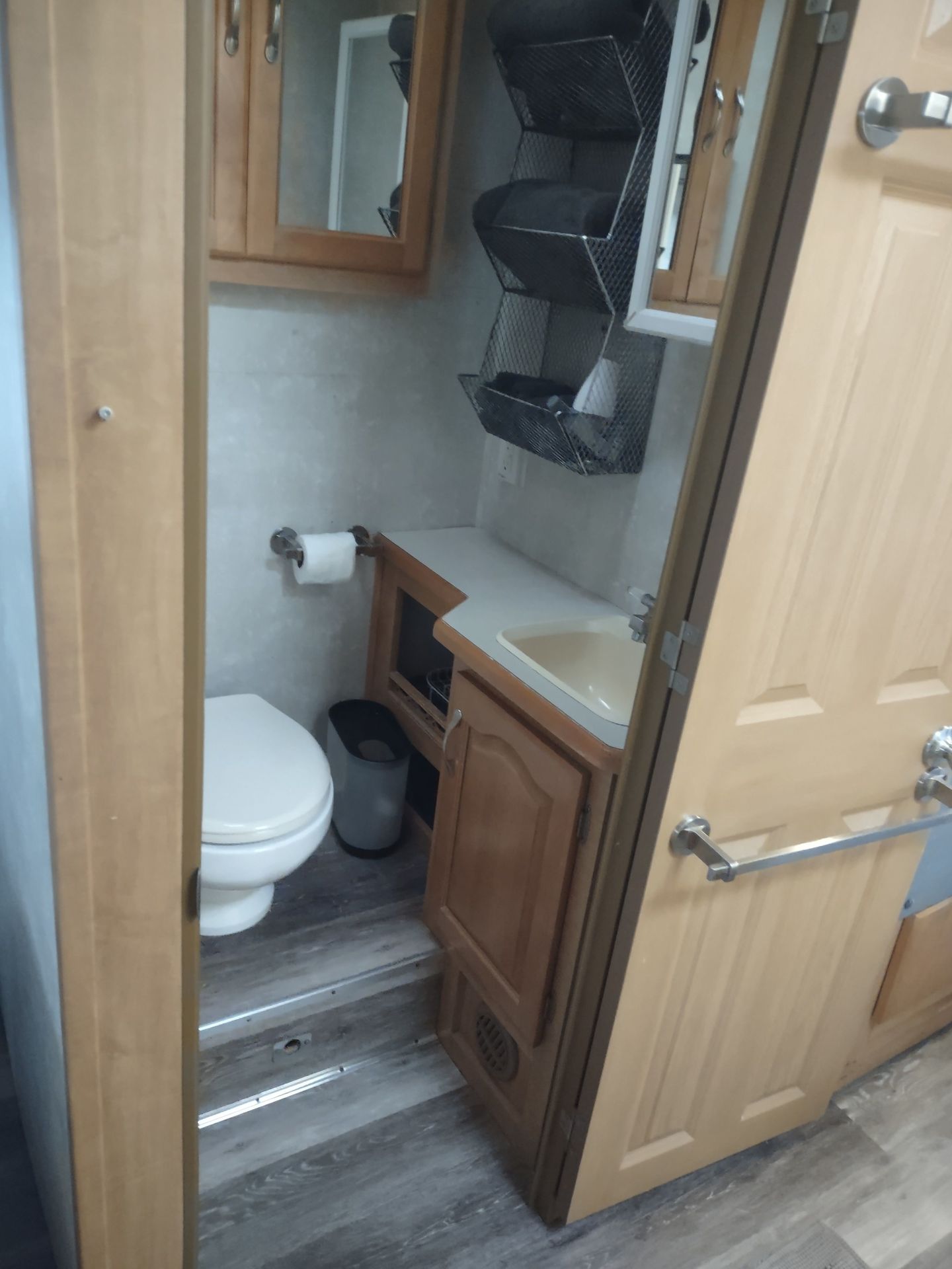 Photo 7 - 2005 Forest River Class C Motorhome rental photo 9