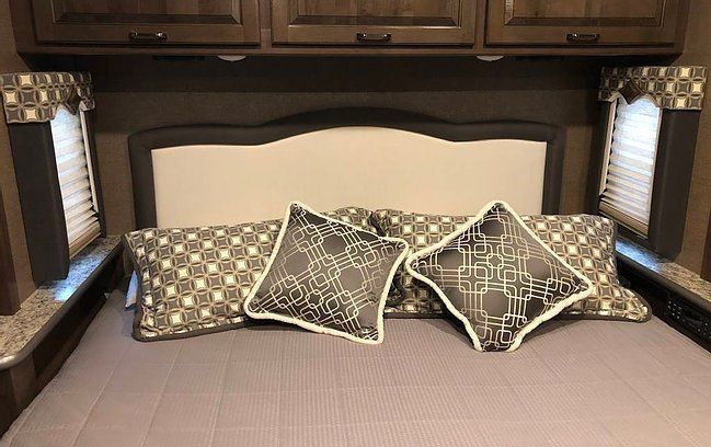 Photo 4 - 2018 Thor Motor Coach Class A Motorhome rental photo 6