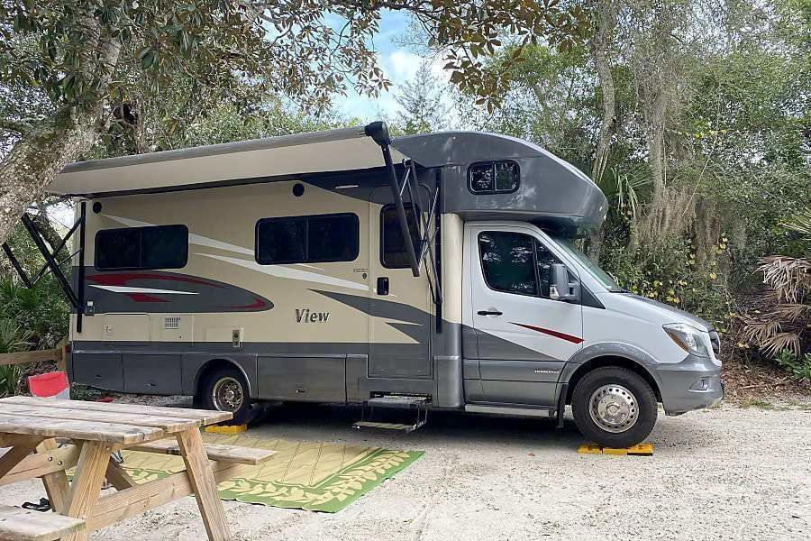 Photo 0 - 2019 Winnebago Class C Motorhome rental photo 2