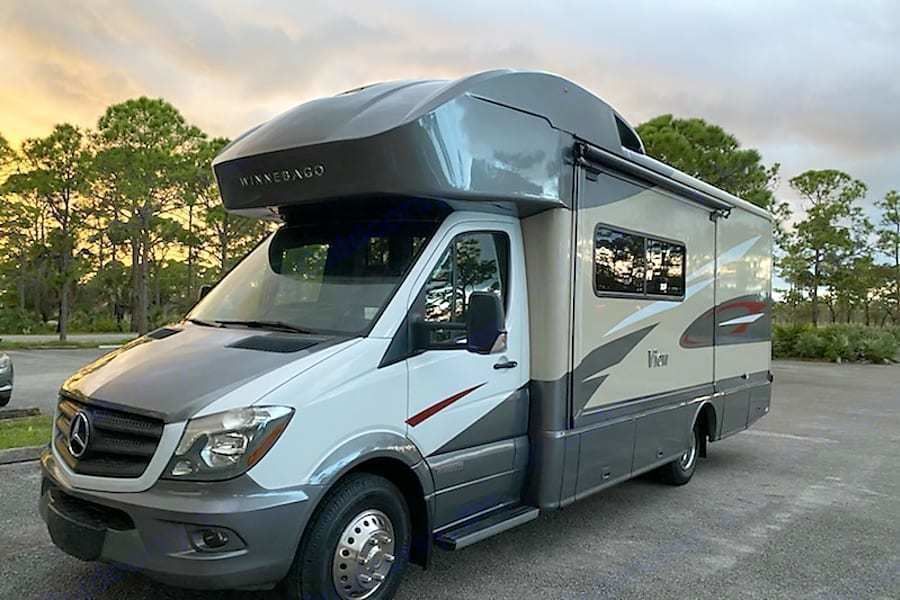 Photo 1 - 2019 Winnebago Class C Motorhome rental photo 3