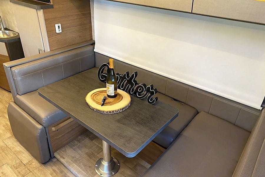 Photo 7 - 2019 Winnebago Class C Motorhome rental photo 9