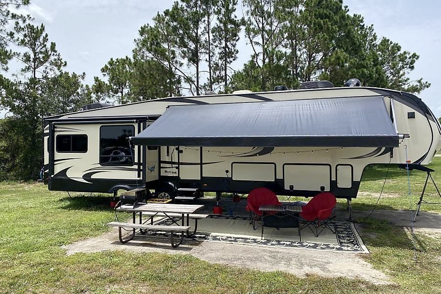 Photo 0 - 2019 Grand Design Fifth Wheel rental photo 2