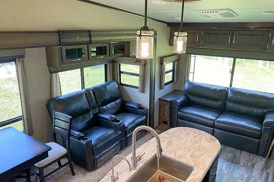 Photo 3 - 2019 Grand Design Fifth Wheel rental photo 5