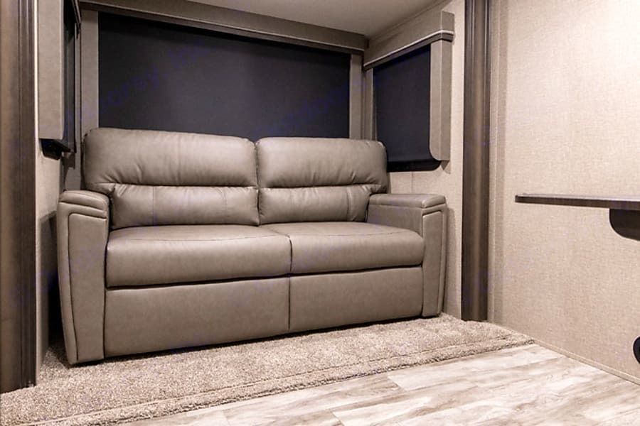 Photo 4 - 2019 Grand Design Fifth Wheel rental photo 6