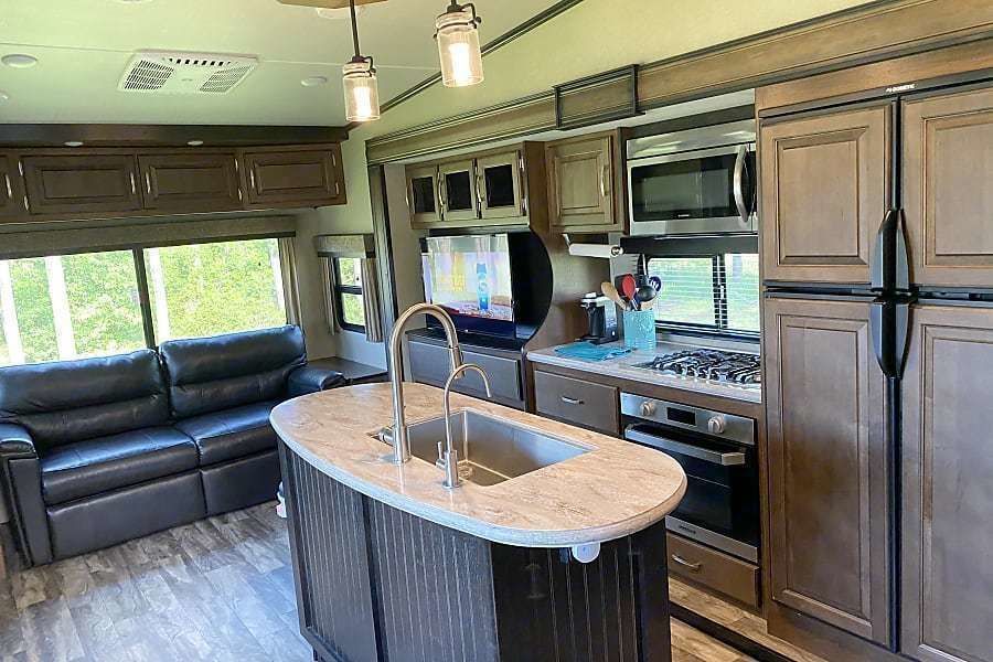 Photo 9 - 2019 Grand Design Fifth Wheel rental photo 11
