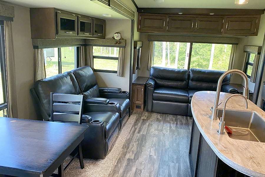 Photo 10 - 2019 Grand Design Fifth Wheel rental photo 12