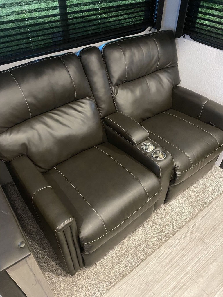 Photo 9 - 2020 Keystone Rv Fifth Wheel rental photo 11