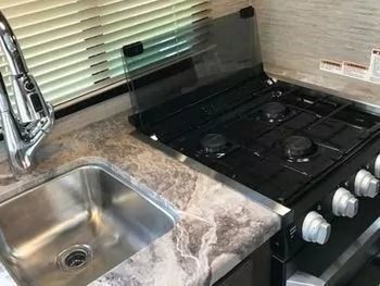 Photo 1 - 2021 Thor Class C Motorhome rental photo 7