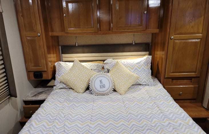 Photo 2 - 2019 Ford Class C Motorhome rental photo 4