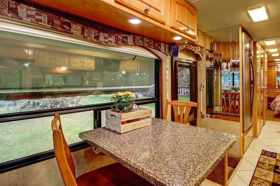 Photo 7 - 2007 Alpine Class A Motorhome rental photo 9
