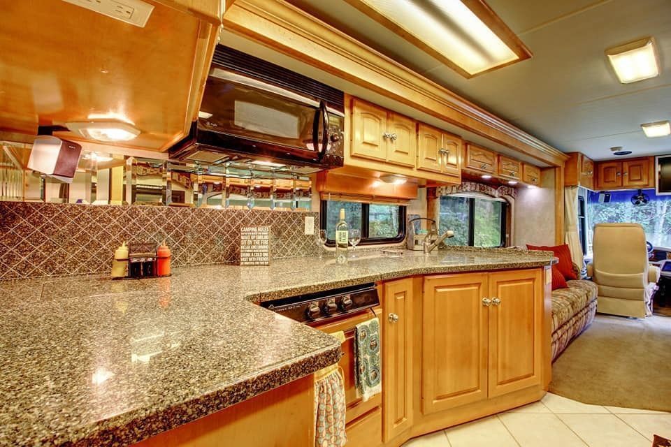 Photo 8 - 2007 Alpine Class A Motorhome rental photo 11
