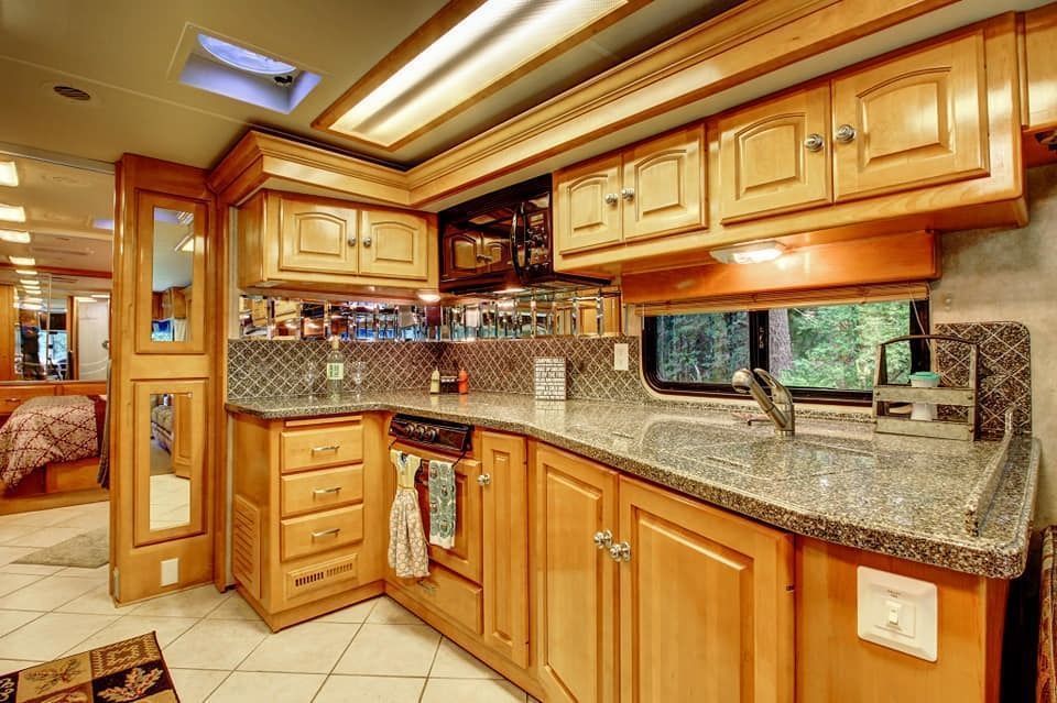 Photo 8 - 2007 Alpine Class A Motorhome rental photo 13