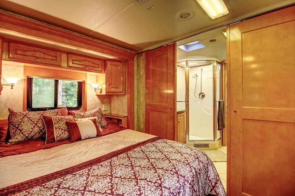 Photo 9 - 2007 Alpine Class A Motorhome rental photo 15