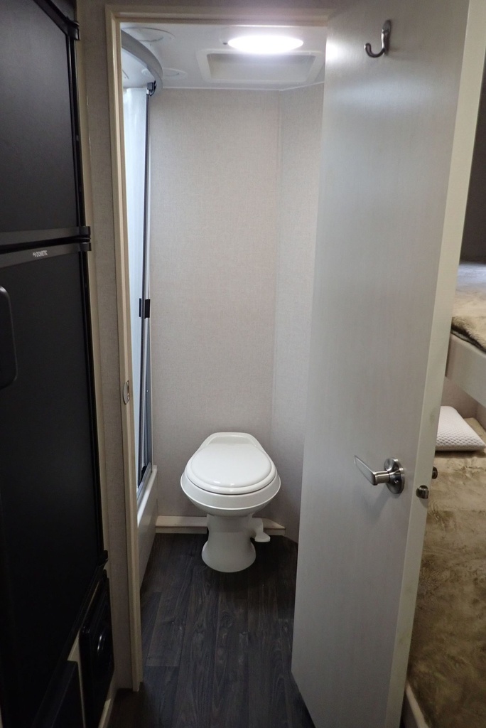 Photo 4 - 2019 Winnebago Micro Minnie Travel Trailer rental photo 6
