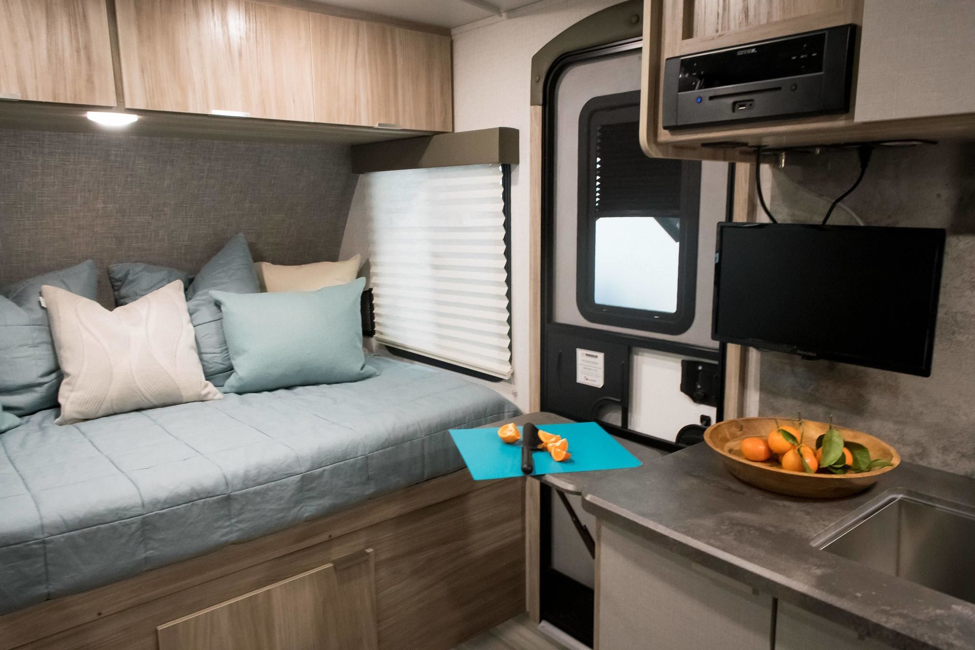 Photo 4 - 2021 Winnebago Micro Minnie Travel Trailer rental photo 6
