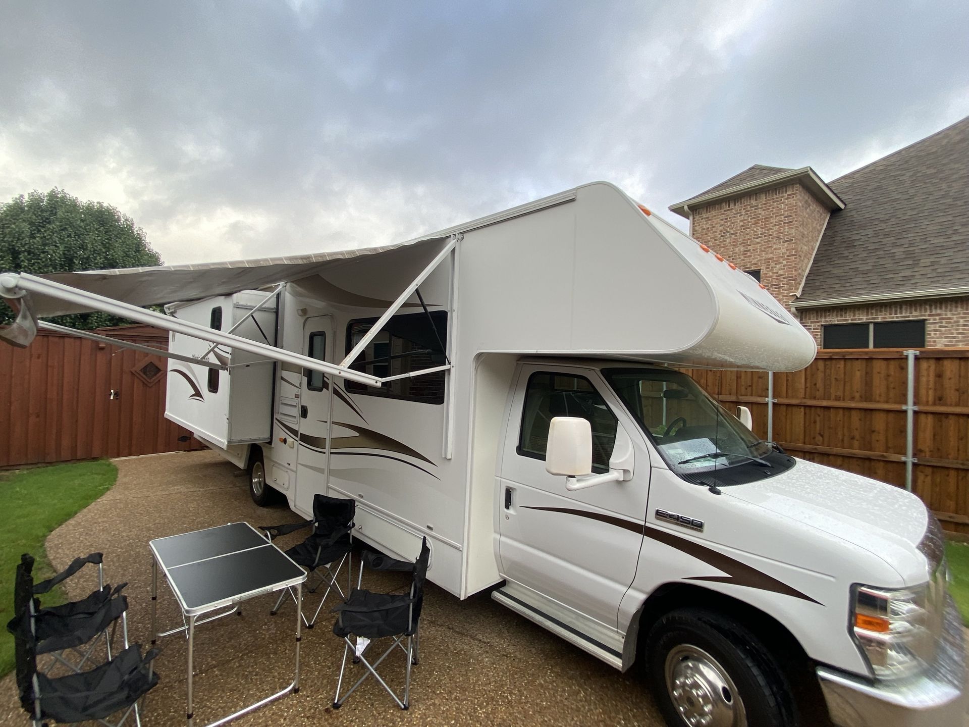 Photo 0 - 2015 Winnebago Class C Motorhome rental photo 2