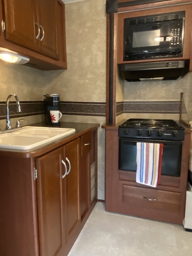 2015 Winnebago Winnie Minnie 31 HP Class C Motorhome for rent in Prosper, TX