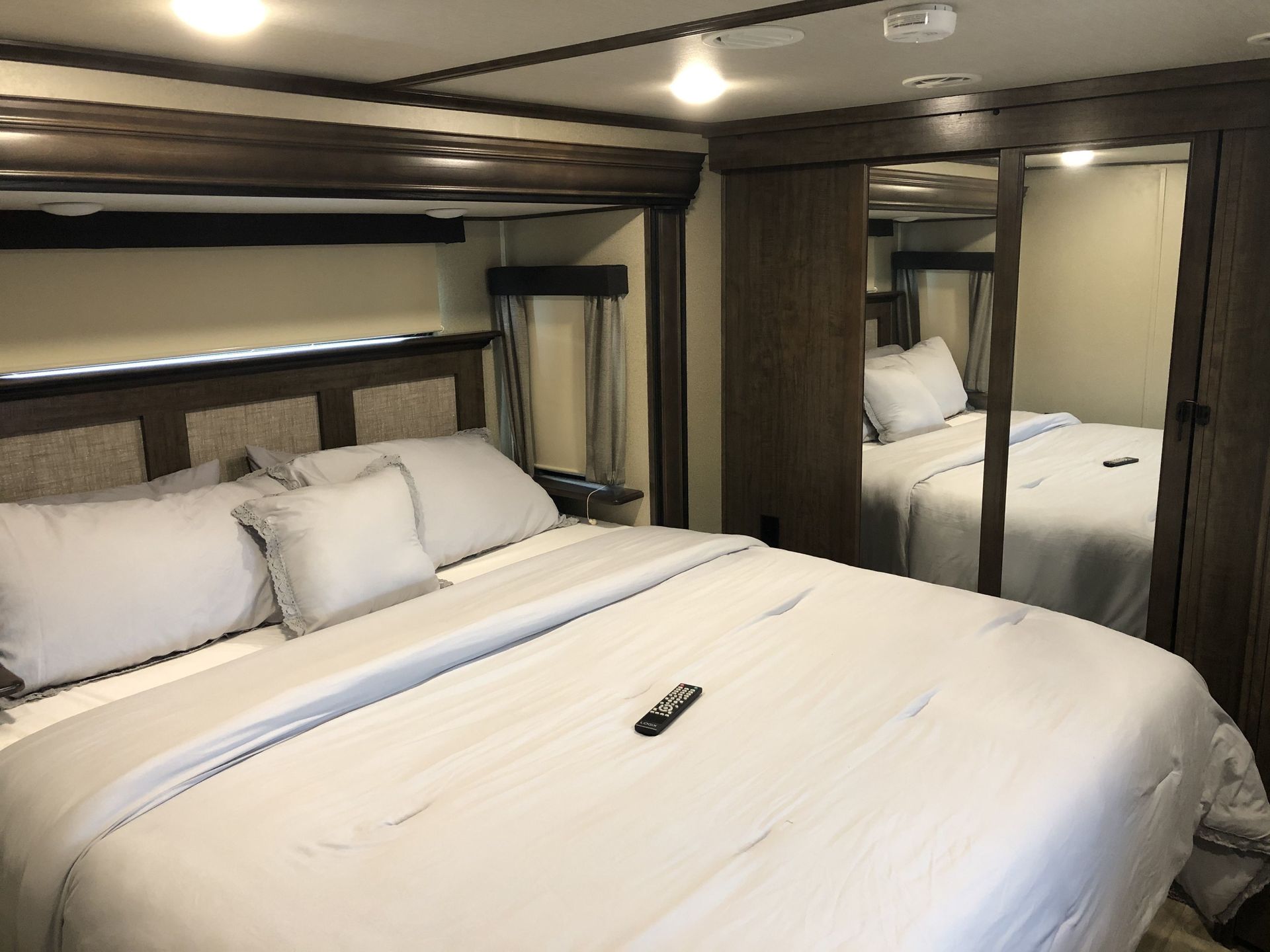 Photo 4 - 2019 Grand Design Fifth Wheel rental photo 6