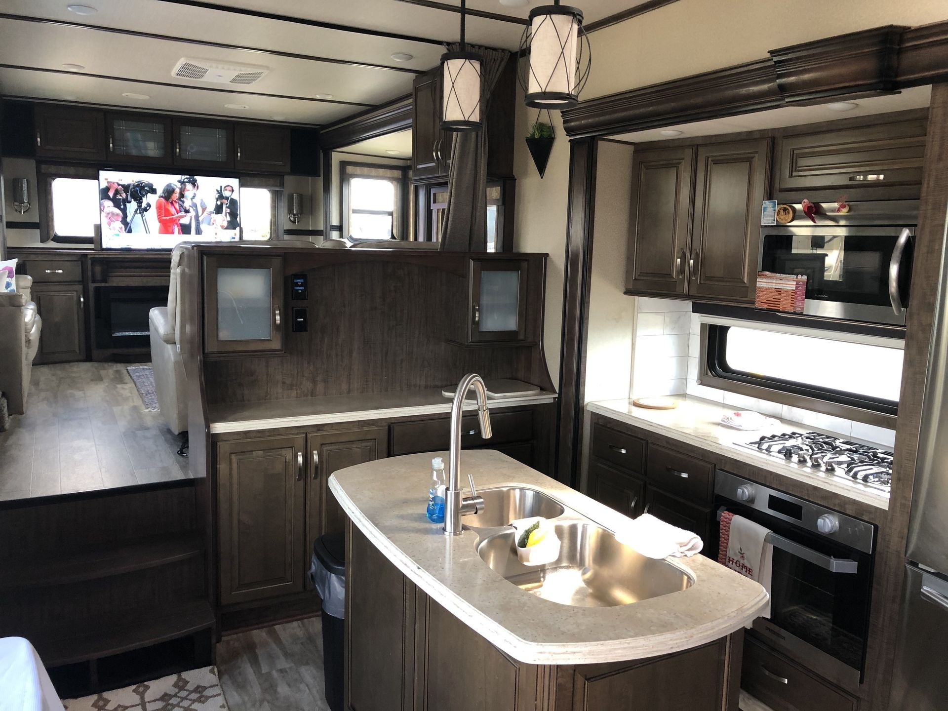 Photo 6 - 2019 Grand Design Fifth Wheel rental photo 8