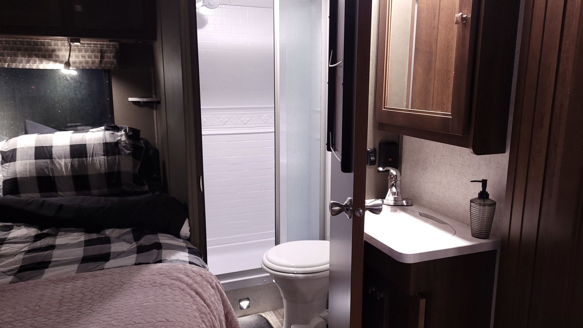Photo 4 - 2019 Forest River Class C Motorhome rental photo 6