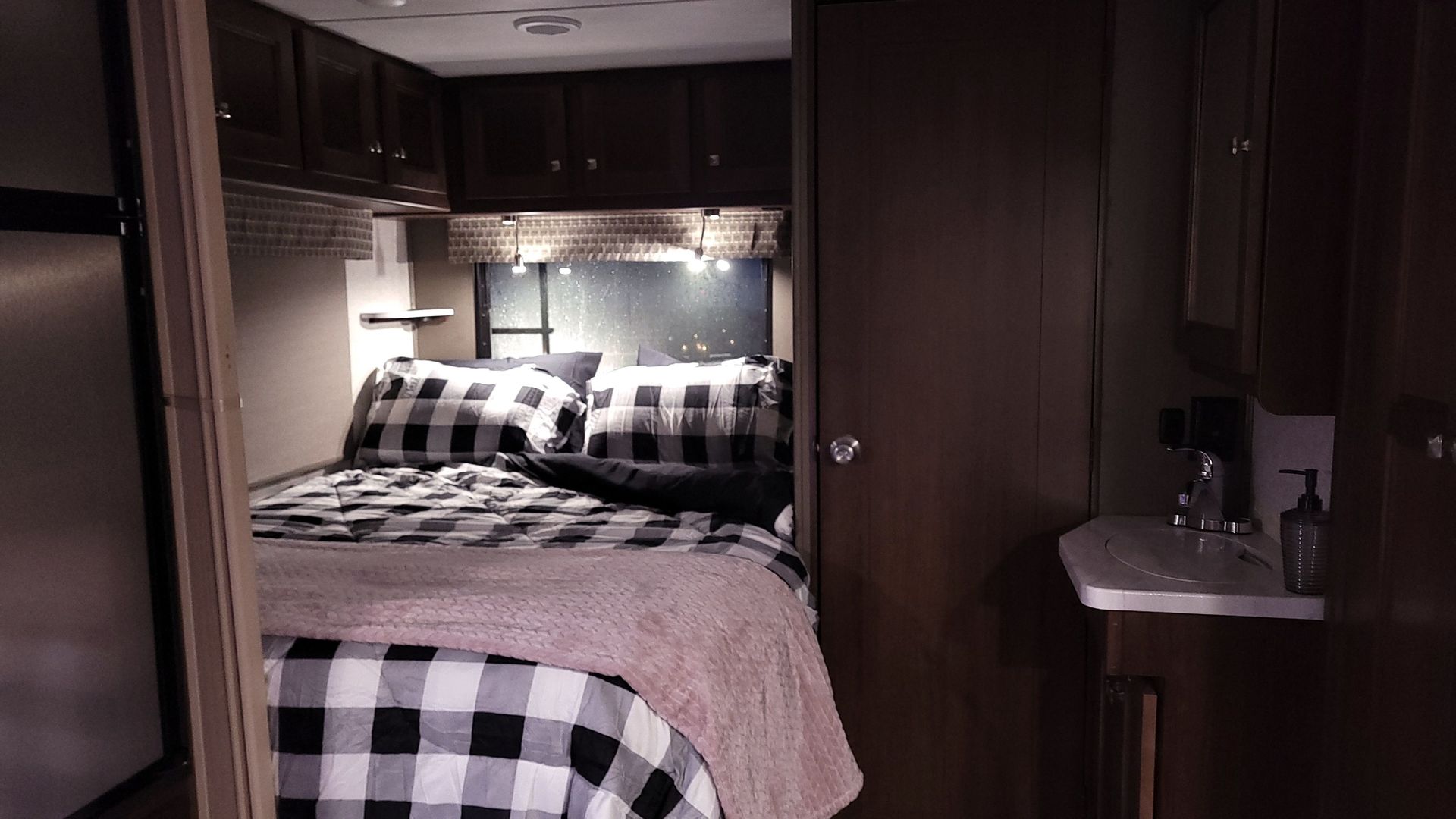Photo 5 - 2019 Forest River Class C Motorhome rental photo 7