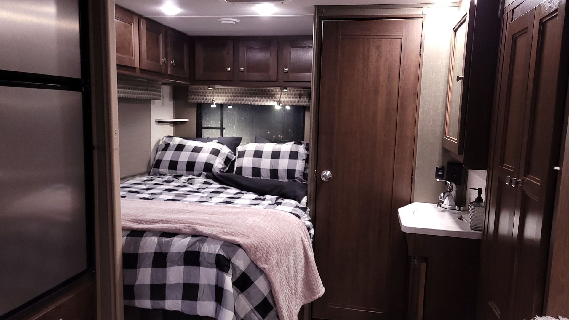 Photo 7 - 2019 Forest River Class C Motorhome rental photo 9