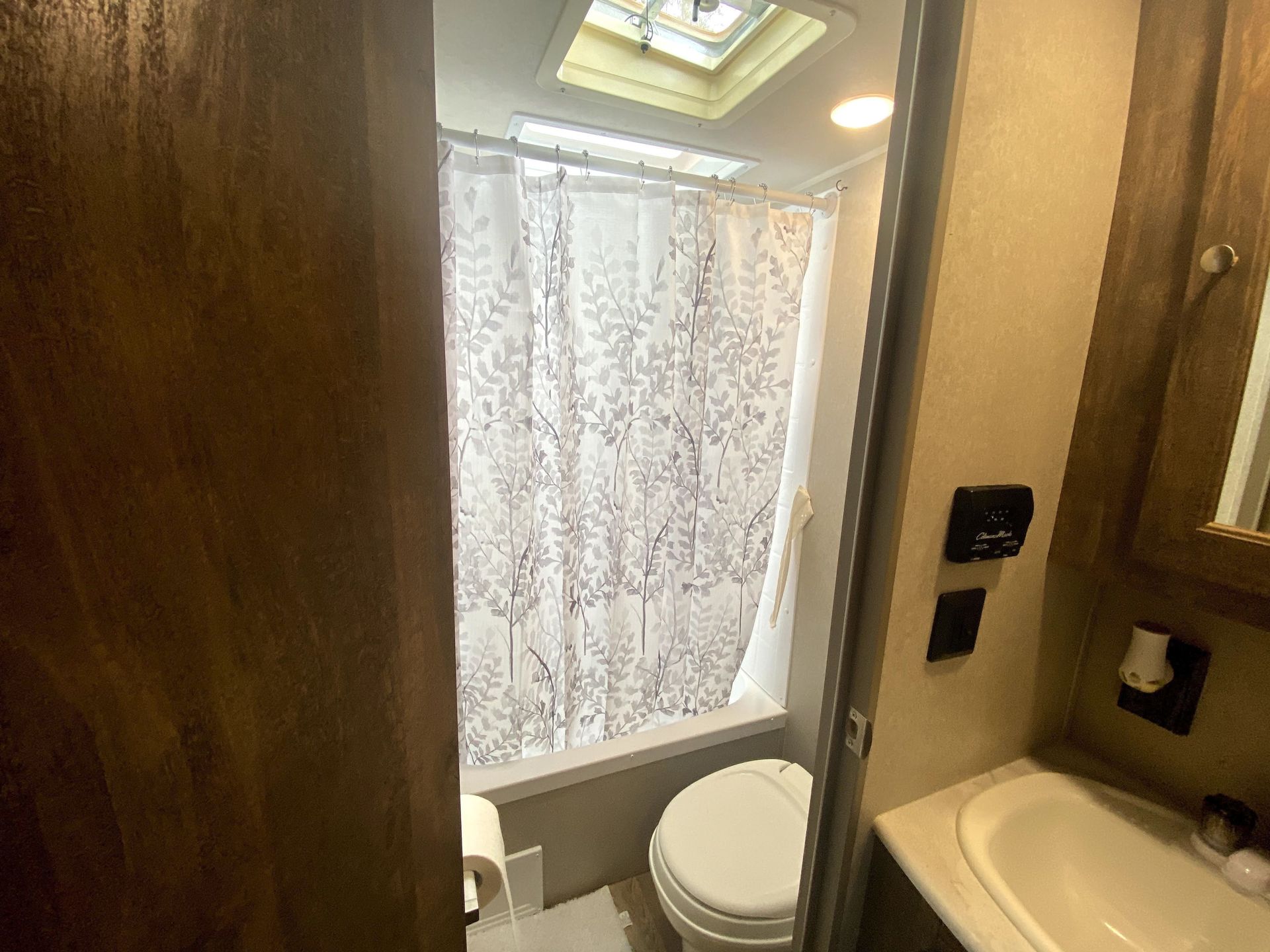 Photo 8 - 2019 Palomino Travel Trailer rental photo 10