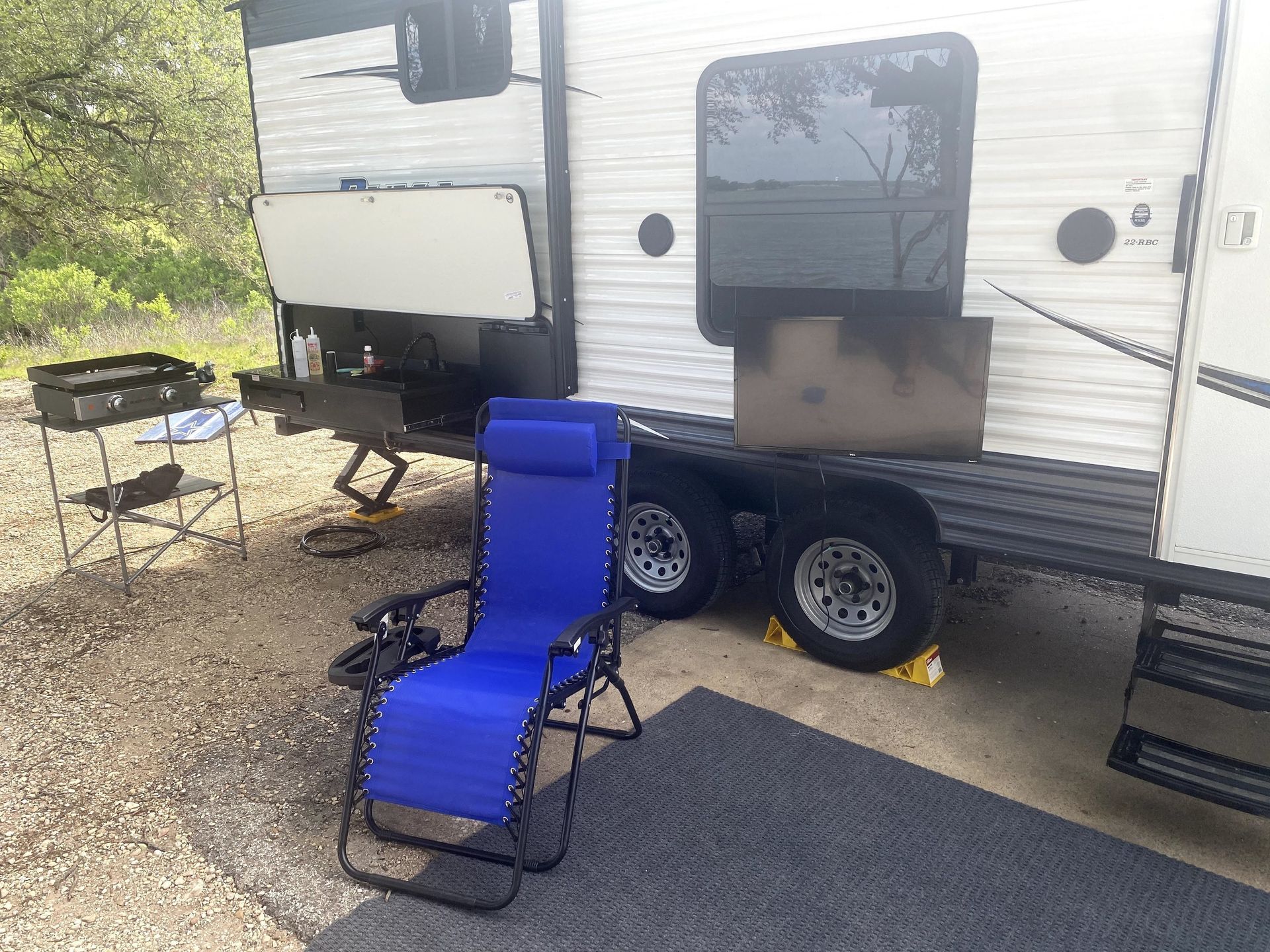 Photo 11 - 2019 Palomino Travel Trailer rental photo 13