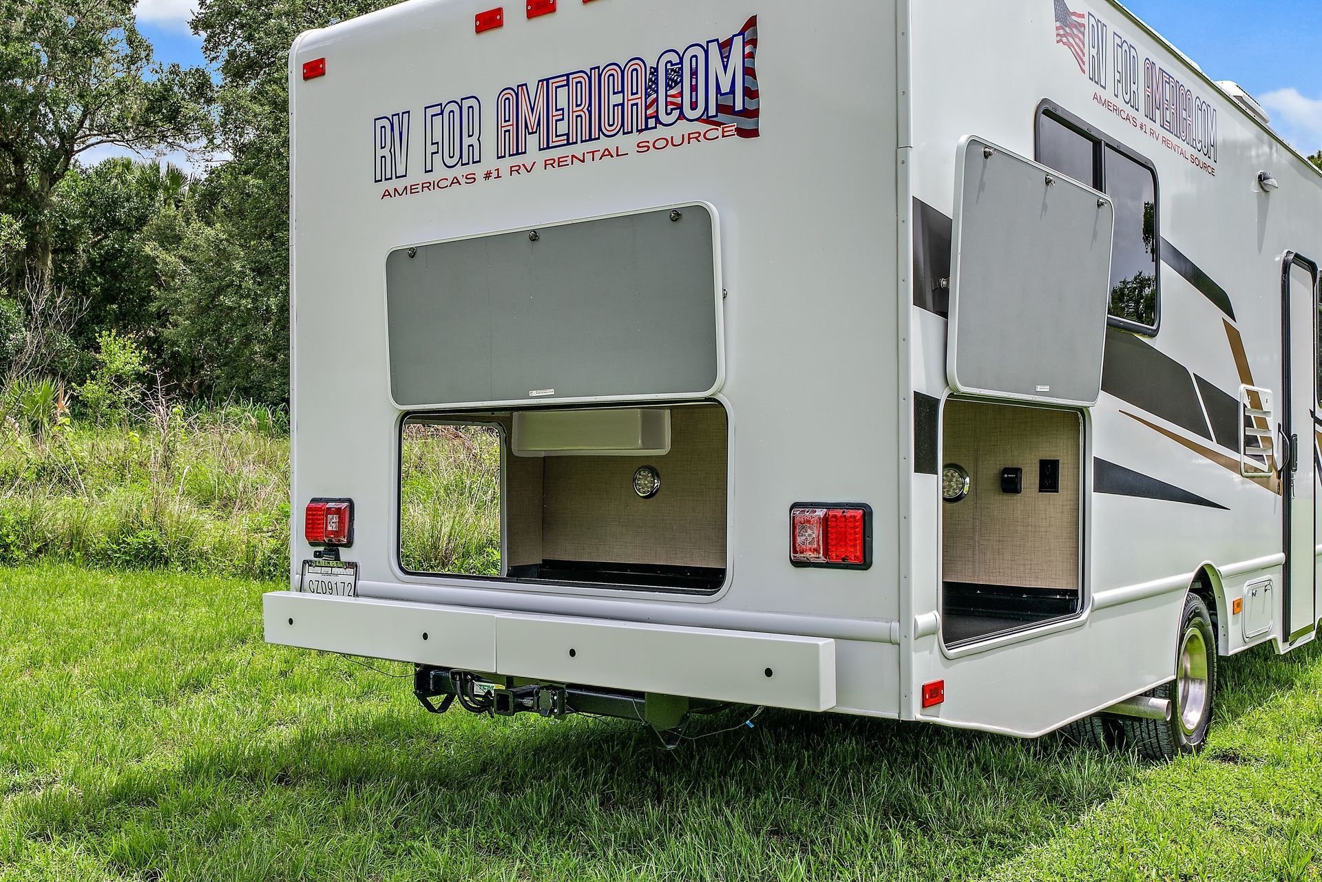Photo 1 - 2020 Tiffin Class C Motorhome rental photo 3