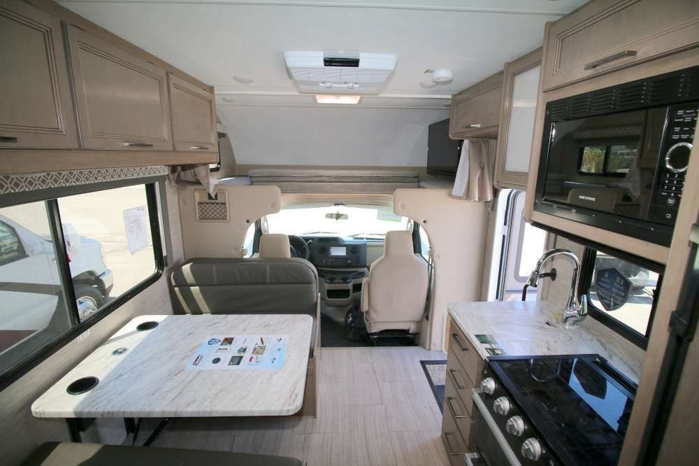 Photo 9 - 2022 Thor Class C Motorhome rental photo 11