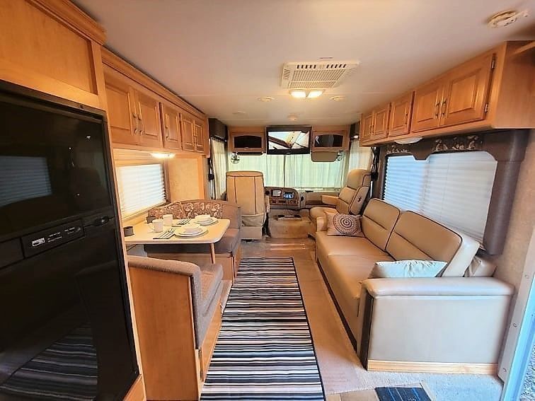 Photo 2 - 2007 Thor Class A Motorhome rental photo 4
