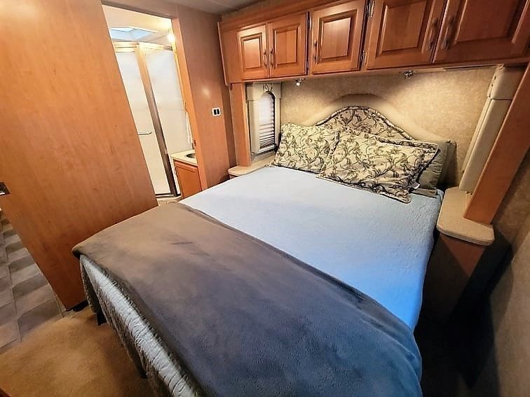 Photo 13 - 2007 Thor Class A Motorhome rental photo 15